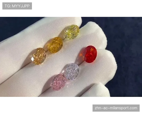 顶级珠宝镶嵌师的眼力:他是如何通过物理张力保持钻石火彩稳定的(388 )