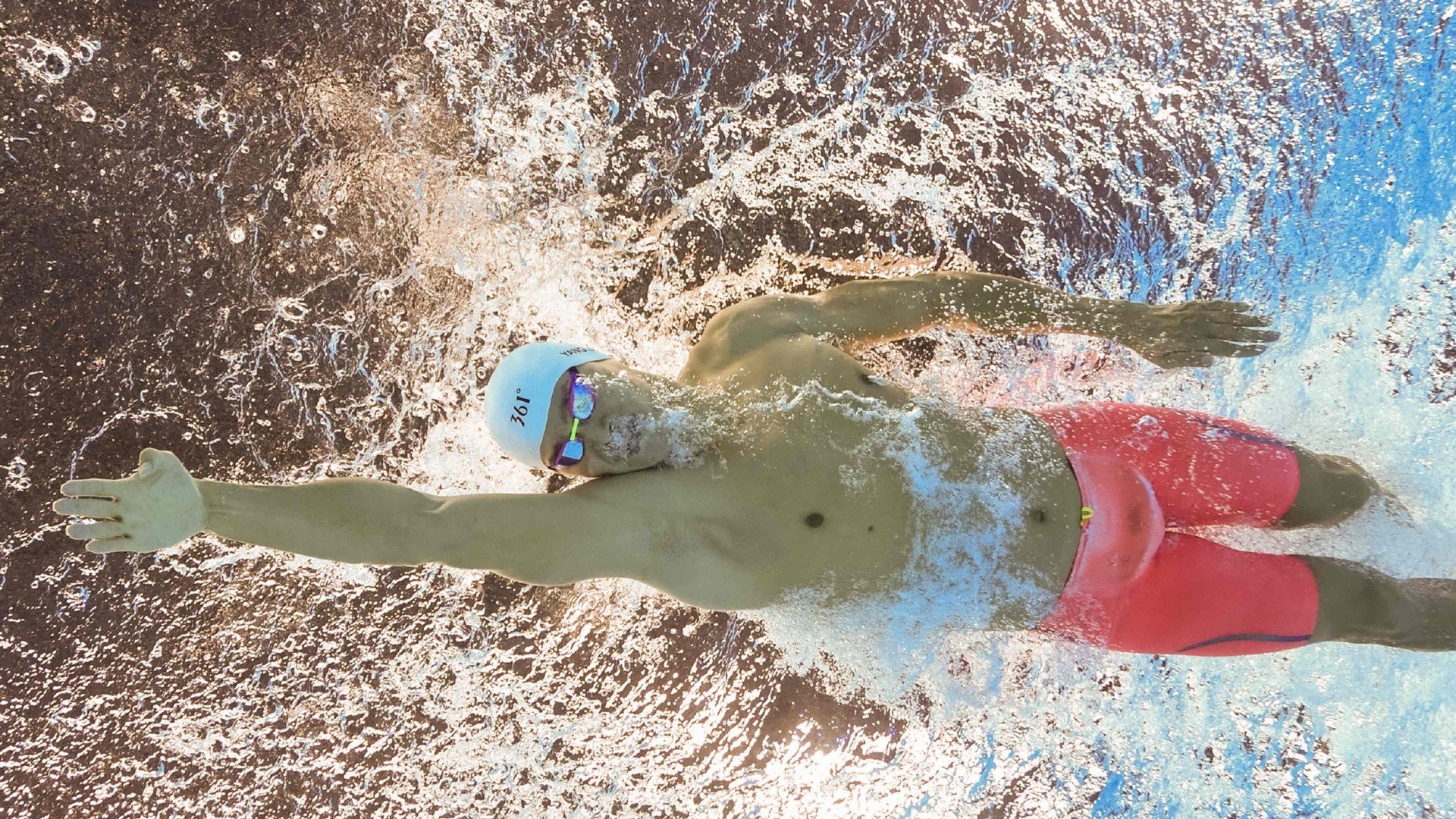 冠军球队球员参与线上粉丝互动答疑拉近距离,冠军主场